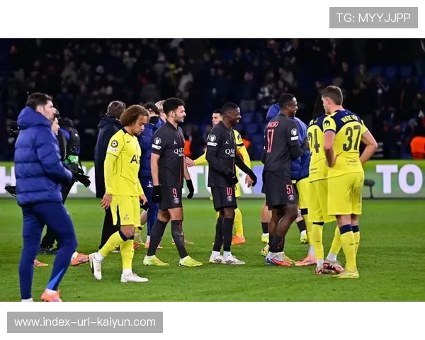 巴黎圣日耳曼—维蒂尼亚带球穿越三人防线射中框内